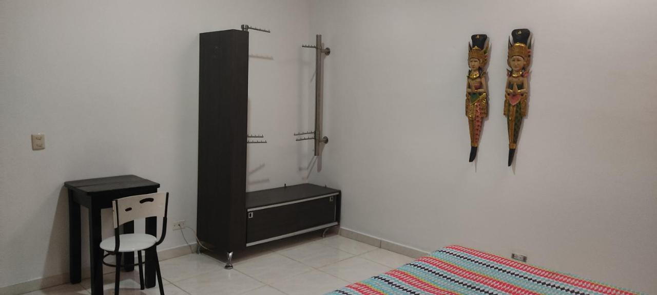 Hostal Komfort Medellín Extérieur photo