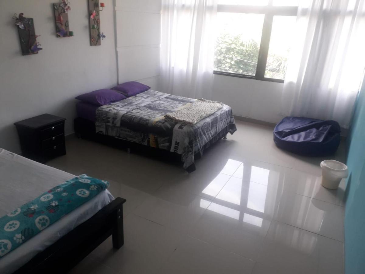 Hostal Komfort Medellín Extérieur photo