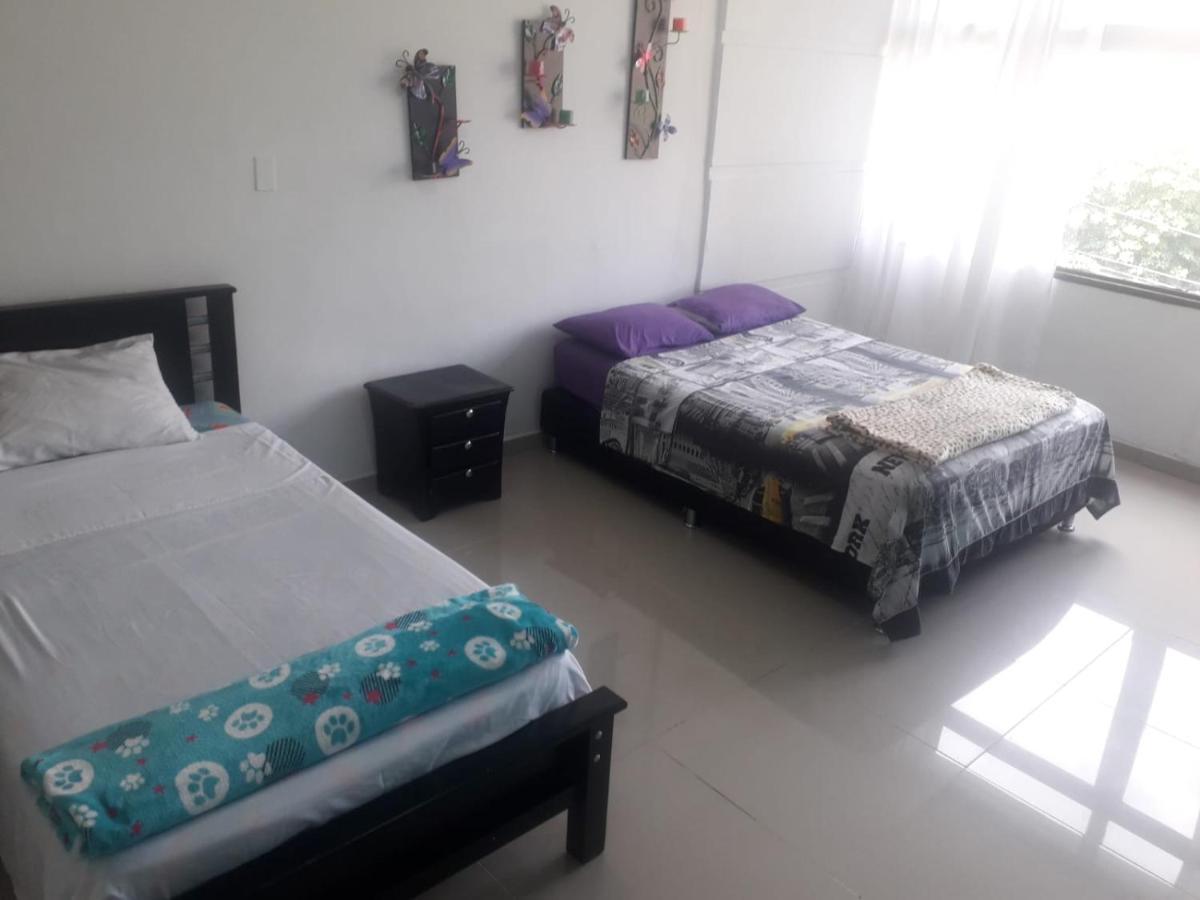 Hostal Komfort Medellín Extérieur photo