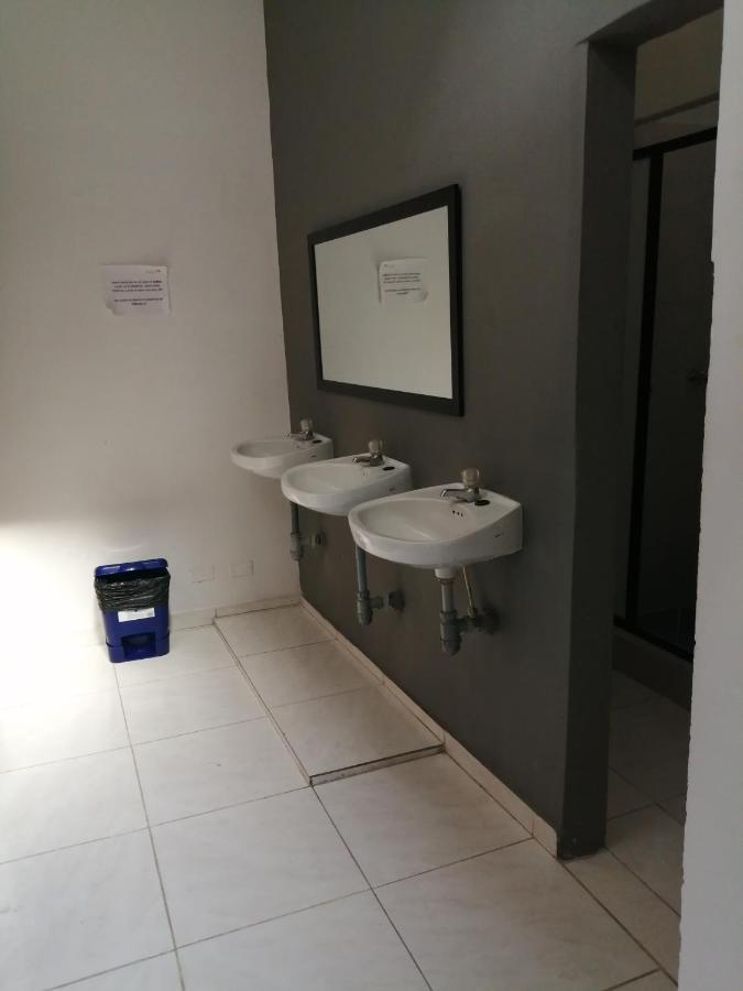 Hostal Komfort Medellín Extérieur photo